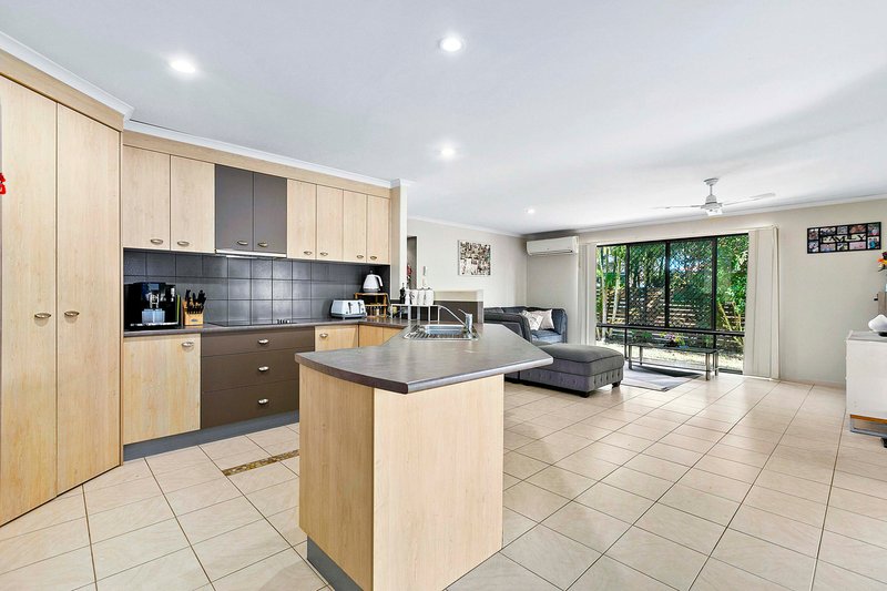 Photo - 42 Heather Way, Urraween QLD 4655 - Image 3