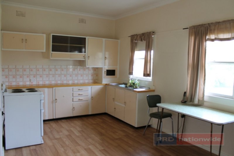 Photo - 42 Herbert Street, Tumut NSW 2720 - Image 2