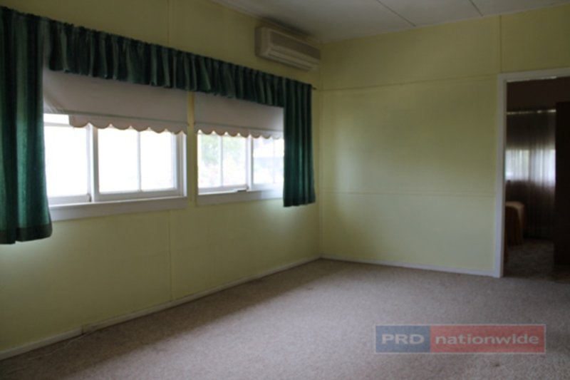 Photo - 42 Herbert Street, Tumut NSW 2720 - Image 4