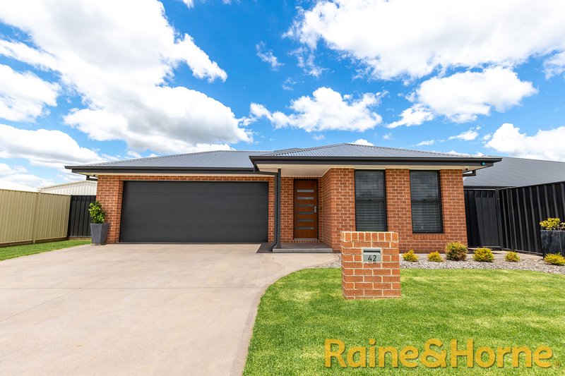 42 Hindmarsh Esplanade, Dubbo NSW 2830