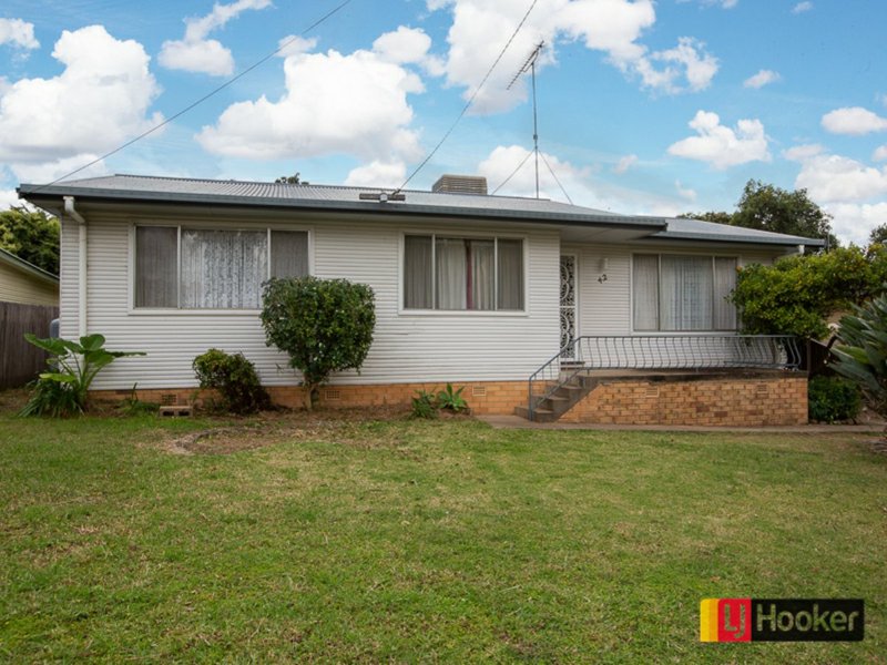 42 Holland Street, South Tamworth NSW 2340