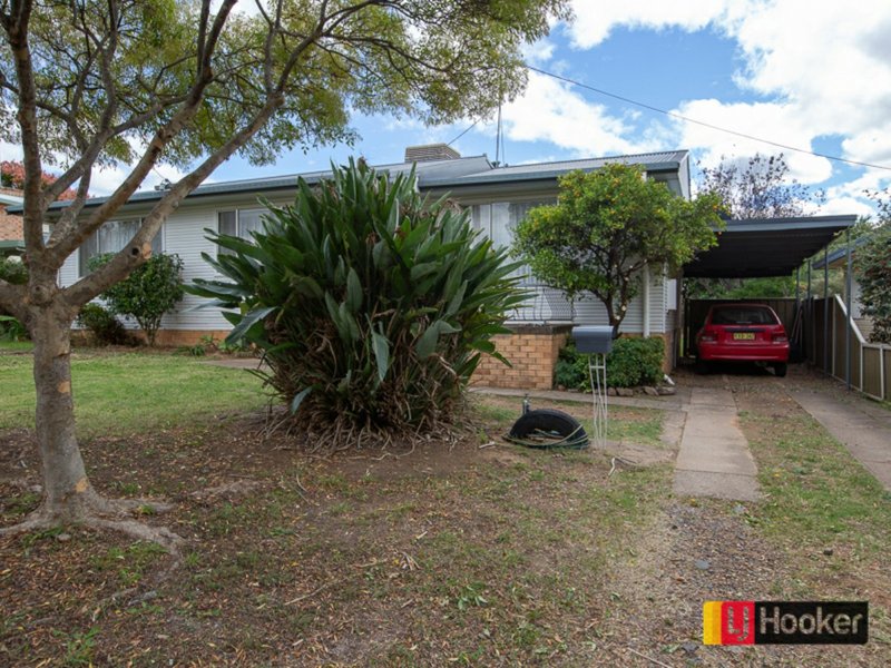 Photo - 42 Holland Street, South Tamworth NSW 2340 - Image 2