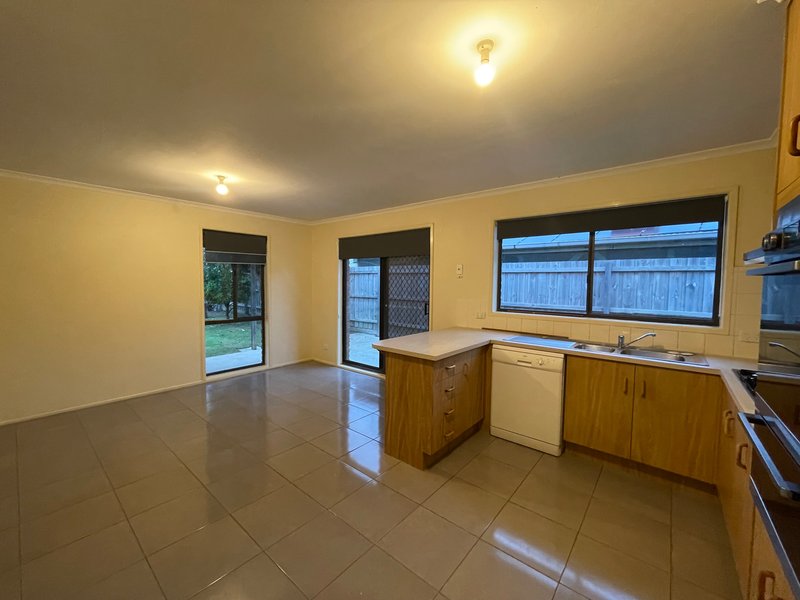 Photo - 42 Hosie Street, Altona Meadows VIC 3028 - Image 4