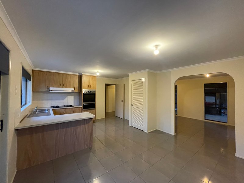 Photo - 42 Hosie Street, Altona Meadows VIC 3028 - Image 5