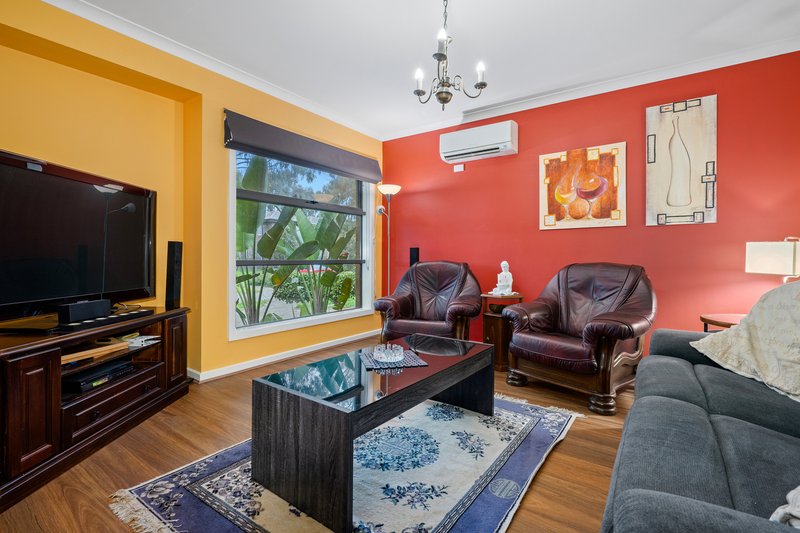 Photo - 42 Huntingfield Drive, South Morang VIC 3752 - Image 6