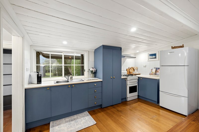 Photo - 42 Hutton Street, Kyneton VIC 3444 - Image 5