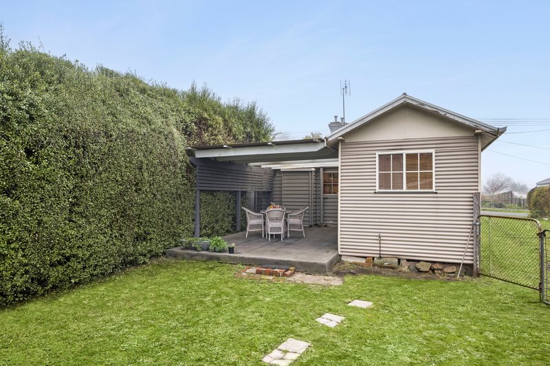 Photo - 42 Hutton Street, Kyneton VIC 3444 - Image 11