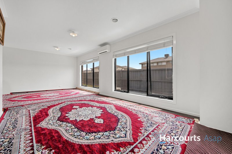 Photo - 42 Karawarra Circuit, Cranbourne North VIC 3977 - Image 2