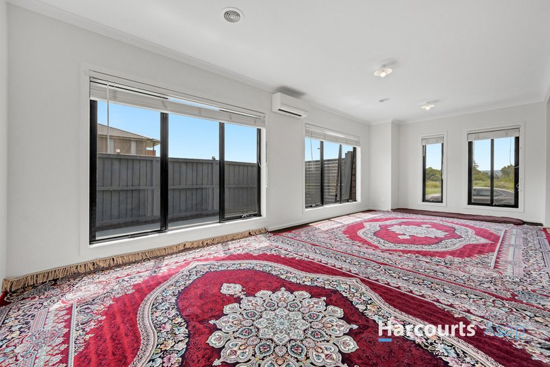 Photo - 42 Karawarra Circuit, Cranbourne North VIC 3977 - Image 3