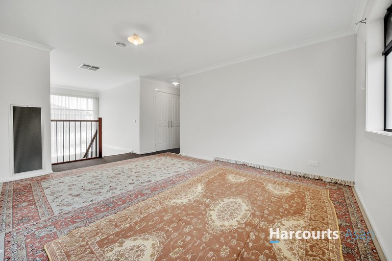 Photo - 42 Karawarra Circuit, Cranbourne North VIC 3977 - Image 15