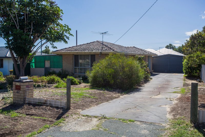 Photo - 42 Keeley Way, Girrawheen WA 6064 - Image 3