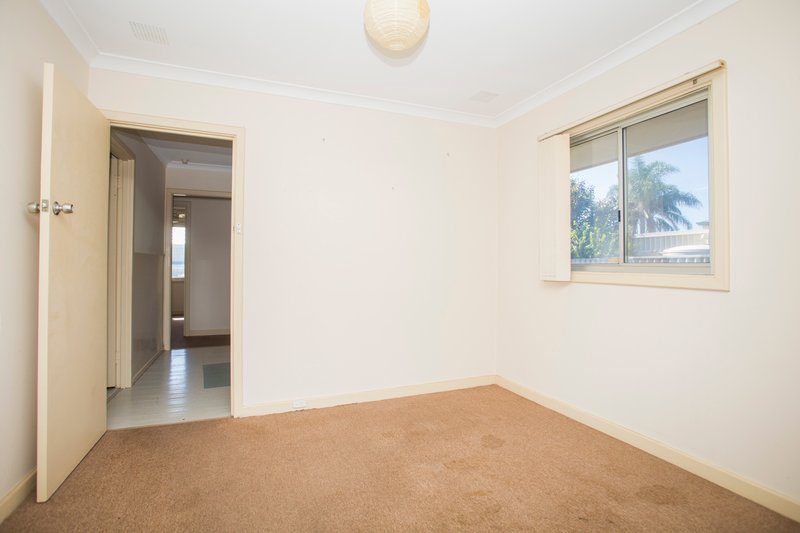 Photo - 42 Keeley Way, Girrawheen WA 6064 - Image 8