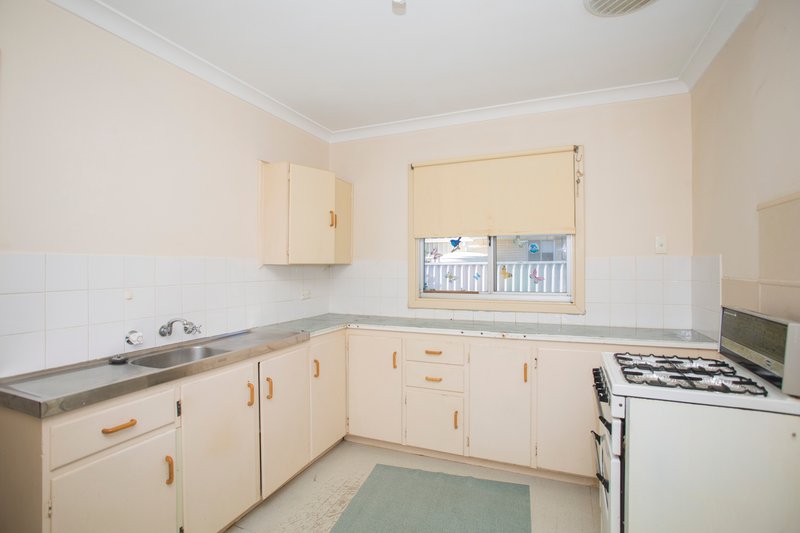 Photo - 42 Keeley Way, Girrawheen WA 6064 - Image 9