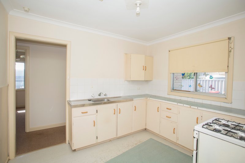 Photo - 42 Keeley Way, Girrawheen WA 6064 - Image 10