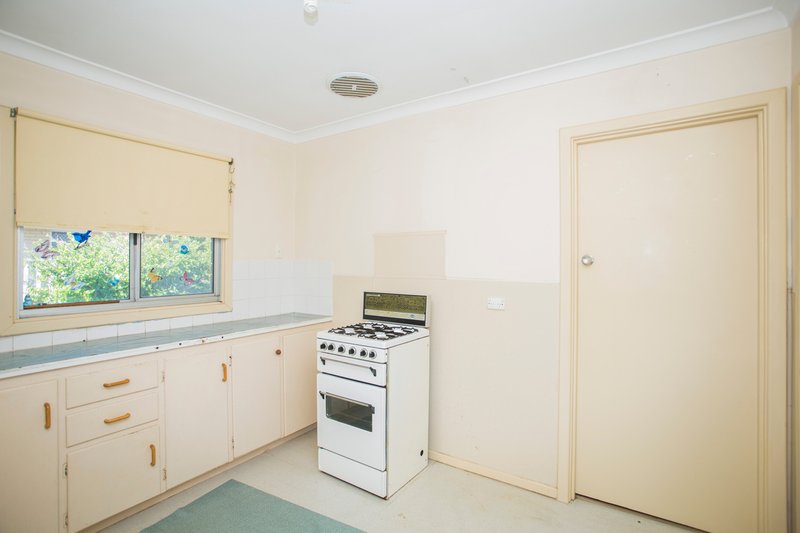 Photo - 42 Keeley Way, Girrawheen WA 6064 - Image 11