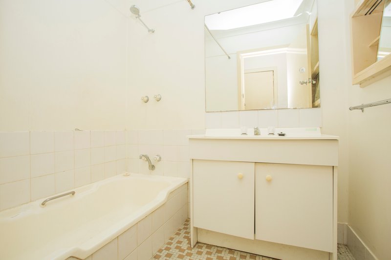 Photo - 42 Keeley Way, Girrawheen WA 6064 - Image 15