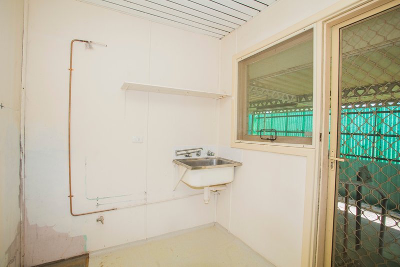 Photo - 42 Keeley Way, Girrawheen WA 6064 - Image 16