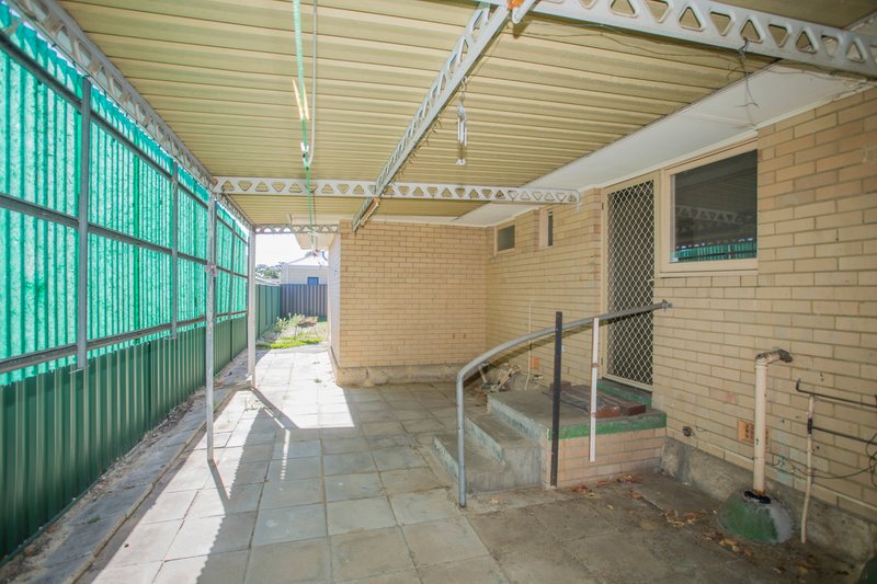 Photo - 42 Keeley Way, Girrawheen WA 6064 - Image 18