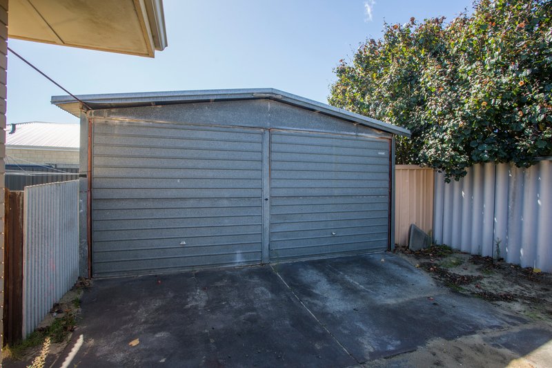 Photo - 42 Keeley Way, Girrawheen WA 6064 - Image 22