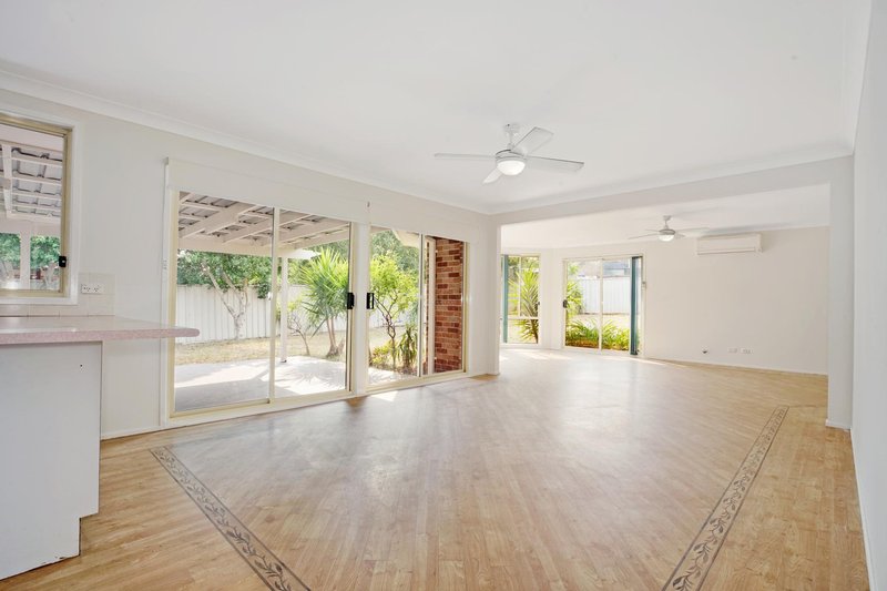 Photo - 42 Kenneth Slessor Drive, Glenmore Park NSW 2745 - Image 5