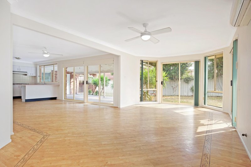 Photo - 42 Kenneth Slessor Drive, Glenmore Park NSW 2745 - Image 6