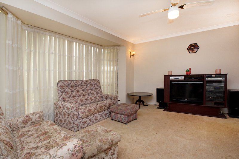 Photo - 42 Kingfisher Avenue, Ballajura WA 6066 - Image 5