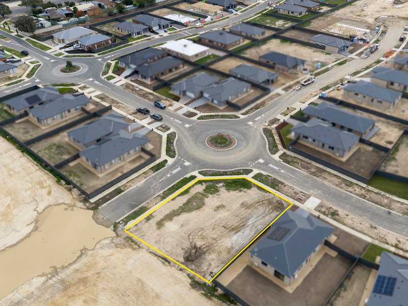 Photo - 42 Kingparrot Court, Benalla VIC 3672 - Image 2