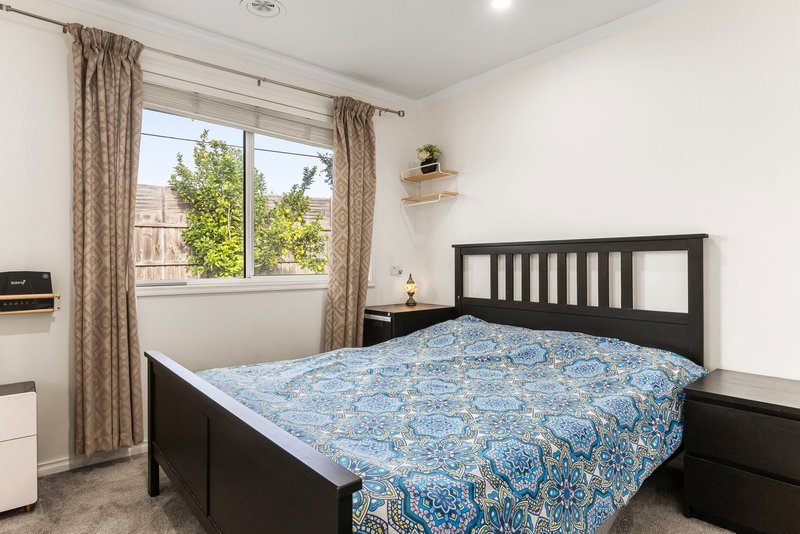 Photo - 42 Kinrade Street, Hughesdale VIC 3166 - Image 5