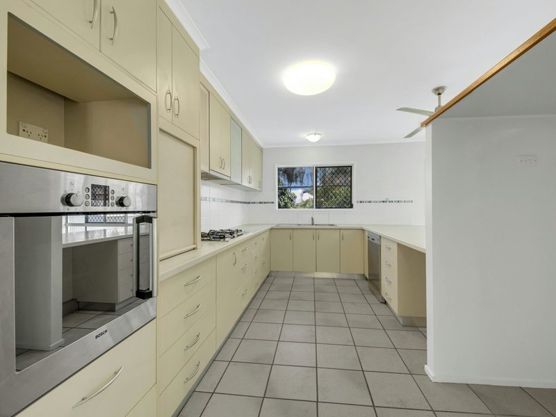 Photo - 42 Latrobe Street, Tannum Sands QLD 4680 - Image 2