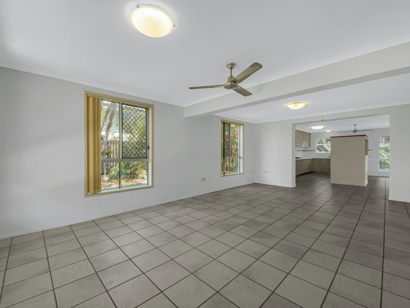 Photo - 42 Latrobe Street, Tannum Sands QLD 4680 - Image 3