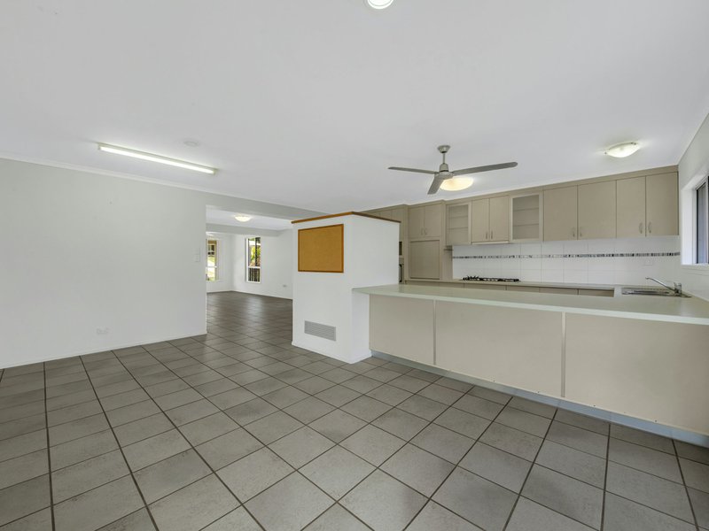 Photo - 42 Latrobe Street, Tannum Sands QLD 4680 - Image 5