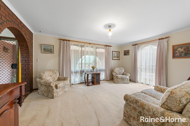 Photo - 42 Leonard Road, Morphett Vale SA 5162 - Image 4