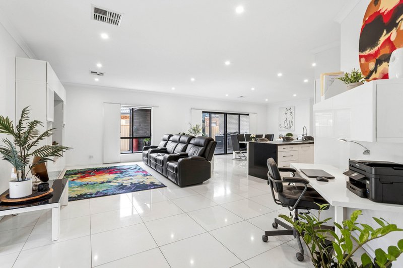Photo - 42 Light Avenue, Munno Para SA 5115 - Image 7