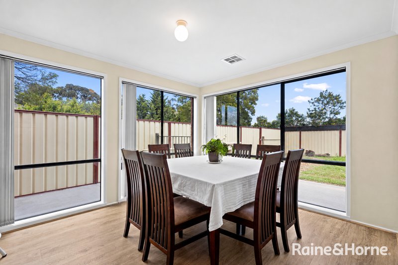Photo - 42 Lincolne Crescent, Roxburgh Park VIC 3064 - Image 9