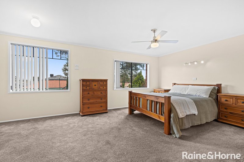 Photo - 42 Lincolne Crescent, Roxburgh Park VIC 3064 - Image 11
