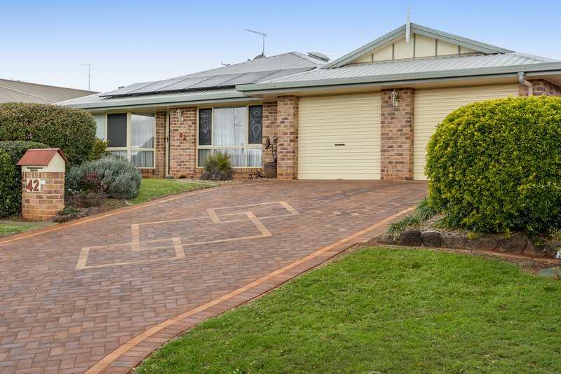 Photo - 42 Lorraine Crescent, Centenary Heights QLD 4350 - Image 2