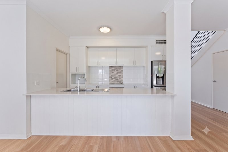 Photo - 4/2 Louvre Way, Baldivis WA 6171 - Image 2