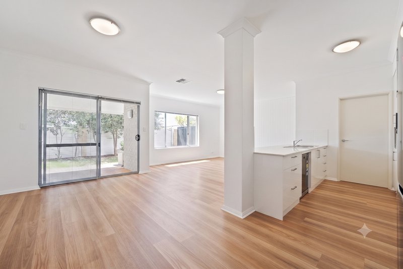 Photo - 4/2 Louvre Way, Baldivis WA 6171 - Image 7