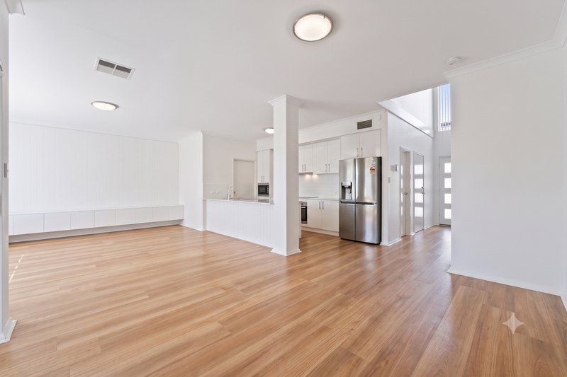 Photo - 4/2 Louvre Way, Baldivis WA 6171 - Image 8