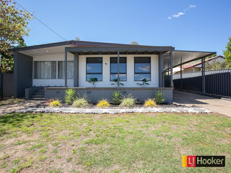 42 Manilla Road, Tamworth NSW 2340