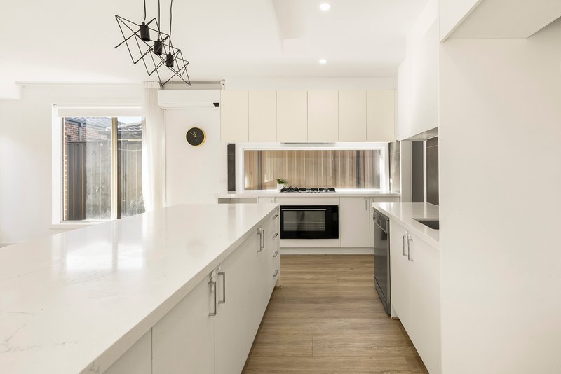 Photo - 42 Margot Circuit, Kalkallo VIC 3064 - Image 3
