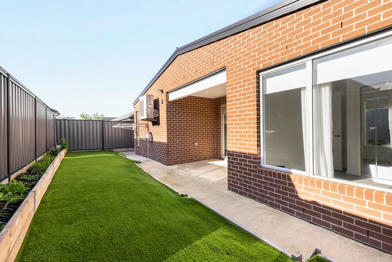 Photo - 42 Margot Circuit, Kalkallo VIC 3064 - Image 16