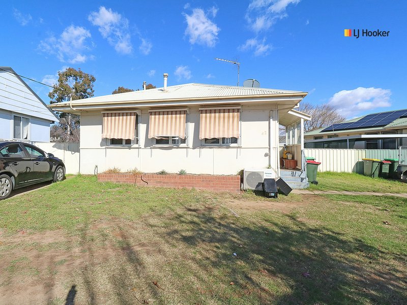 Photo - 42 Mckell Avenue, Mount Austin NSW 2650 - Image 1