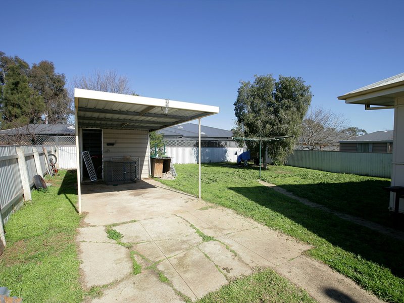 Photo - 42 Mckell Avenue, Mount Austin NSW 2650 - Image 7