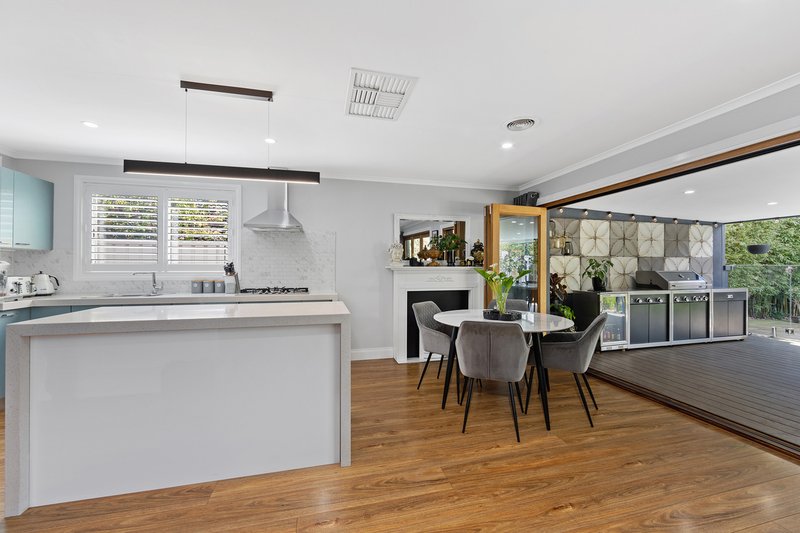 Photo - 42 Milburn Circuit, Caroline Springs VIC 3023 - Image 5