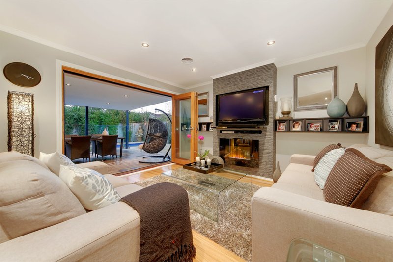 Photo - 42 Milburn Circuit, Caroline Springs VIC 3023 - Image 6