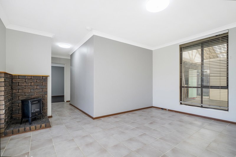 Photo - 42 Moira Avenue, Forrestfield WA 6058 - Image 4