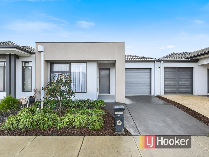 42 Mossey Crescent, Cranbourne East VIC 3977