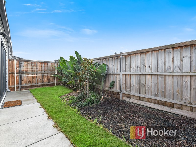 Photo - 42 Mossey Crescent, Cranbourne East VIC 3977 - Image 13