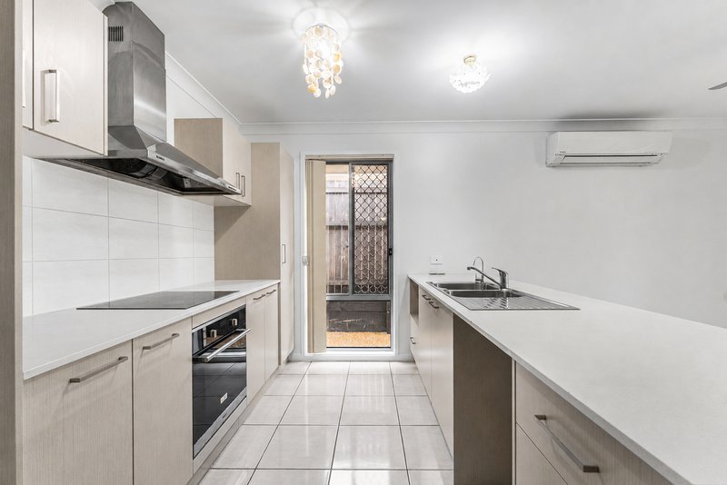 Photo - 42 Mount Pleasant Street, Park Ridge QLD 4125 - Image 3